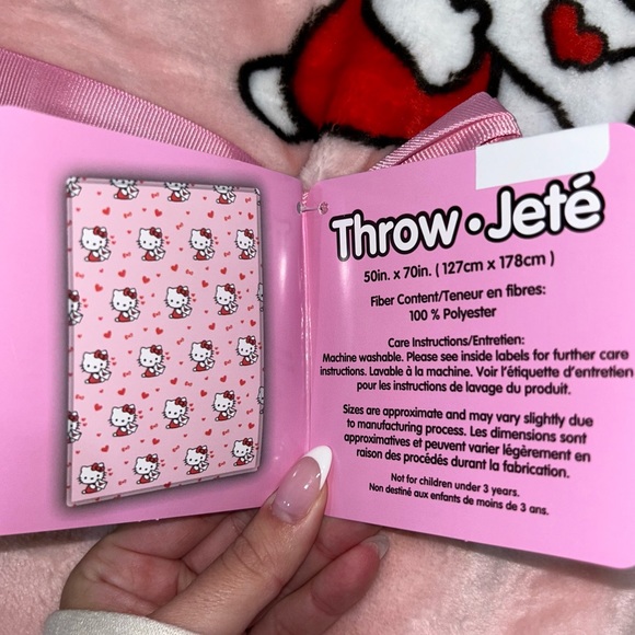 Hello Kitty Pink Valentine Hearts Throw Blanlet 50” x 70” - Picture 4 of 6
